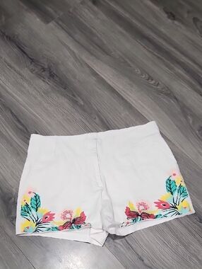 Crown & Ivy White Embroidered Floral Chino Shorts